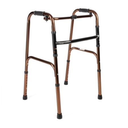 Balkonik rehabilitacyjny dwufunkcyjny (krocząco-statyczny) Timago Model 913L w kolorze brązowym – widok ogólny z przodu 3/4.